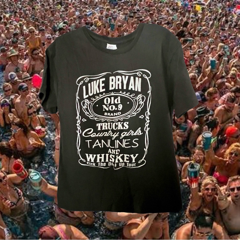 Luke Bryan 2015 Cleveland Kick the Dust Up Concert T-Shirt Size Medium.